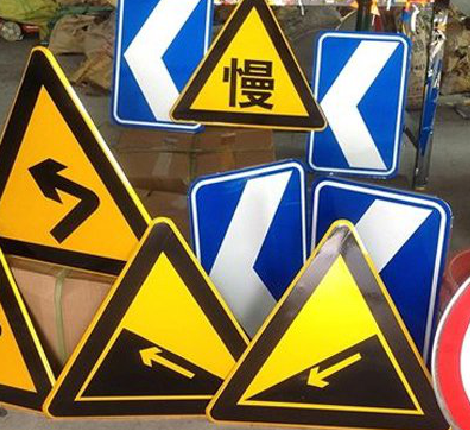 会泽标识标牌中颜色的确定是很重要的。